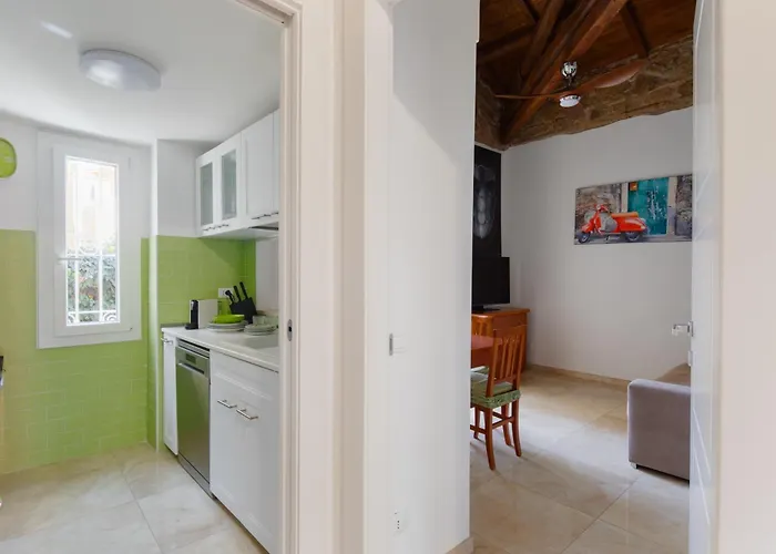 Agostina Villa *